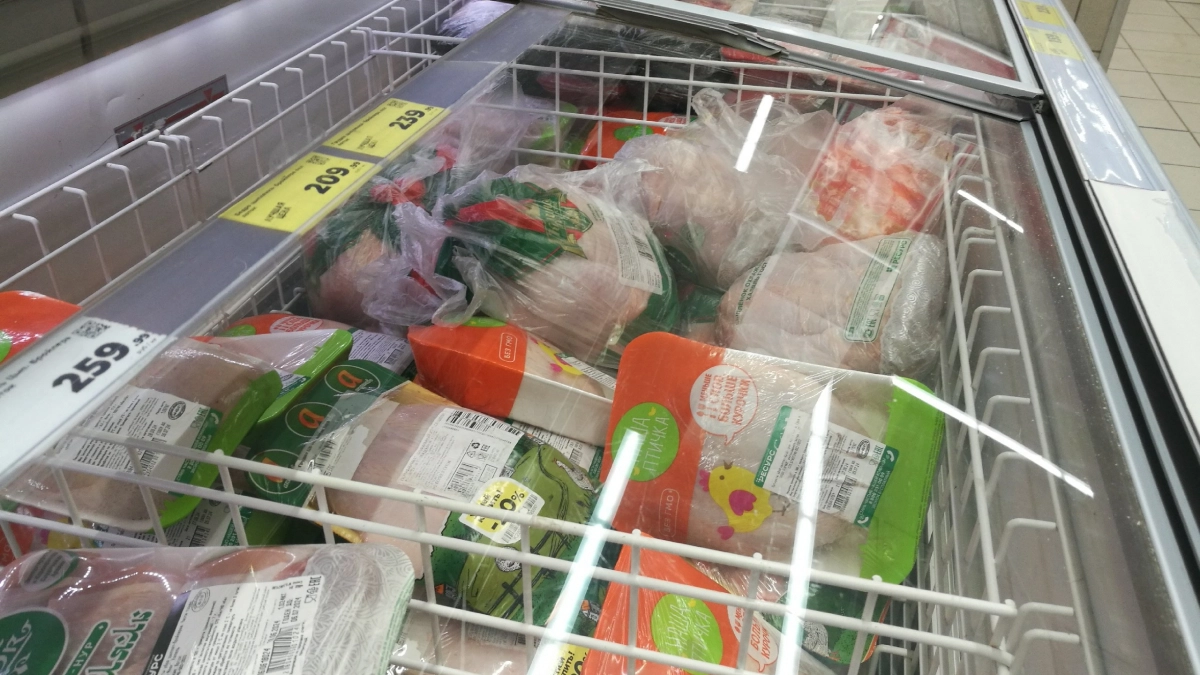 Продавец вас обманывает: вот как понять, что курица накачана — запомните эти признаки