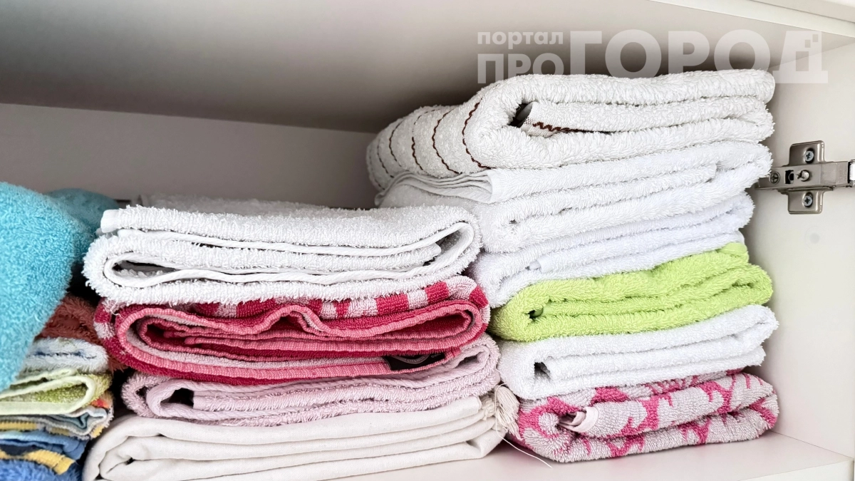 Забыла про кондиционеры: как вернуть мягкость полотенцам без химии — метод за 49 рублей