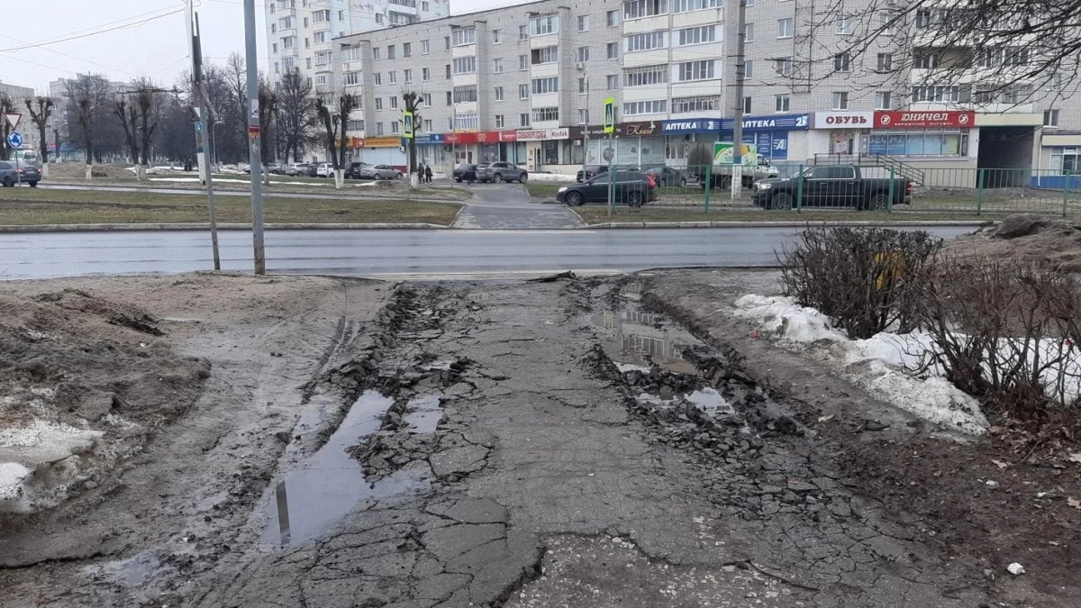 Власти Новочебоксарска прокомментировали ситуацию с разбитым тротуаром