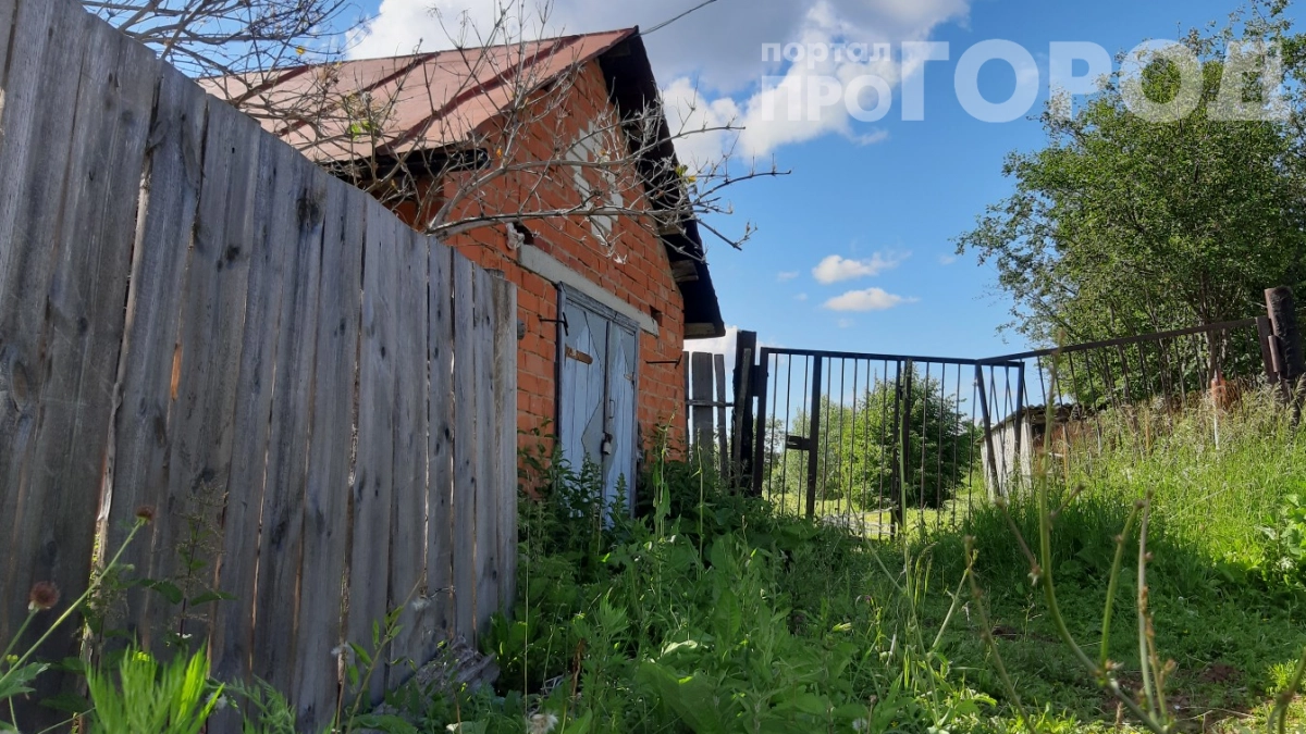 У соседа забор сгниет за сезон, а мой простоит 30 лет и вот почему: старинный уральский секрет пропитки без химии 