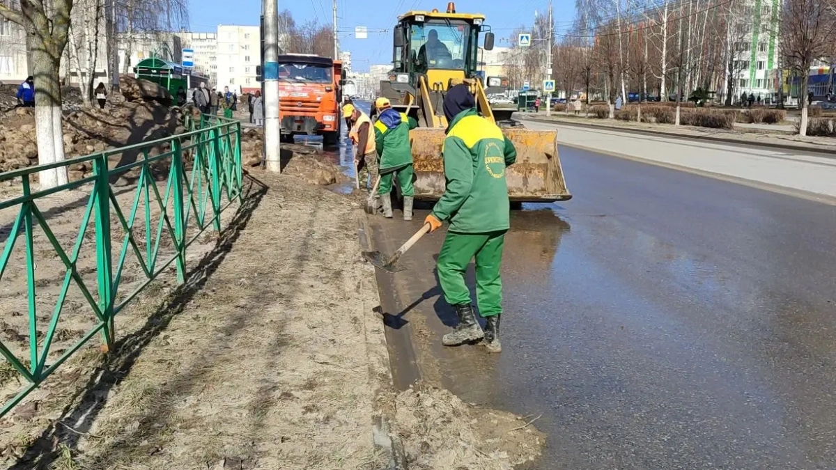 В Новочебоксарске продолжается весенняя уборка города