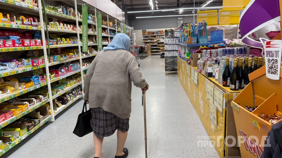 Зачем старушки тащат из Магнита и Светофора продуктовые тележки: хитрый трюк облегчить жизнь работает безотказно