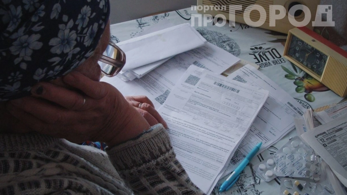 Пенсионеры массово отдают квартиры детям — а потом жалеют: как дарственная лишает стариков денег и крыши над головой