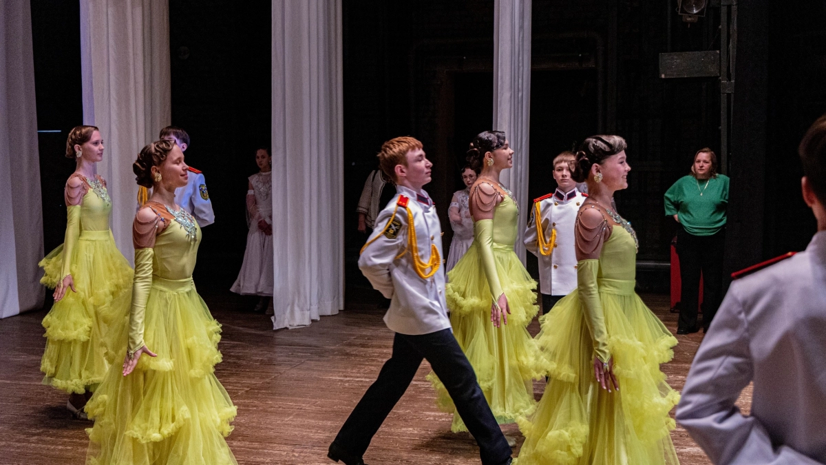 Кадетский бал в Новочебоксарске собрал более 300 участников