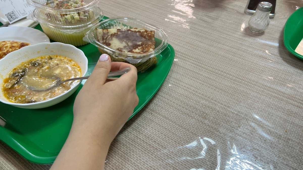 Вылейте это немедленно: врачи назвали опасный суп - его подают почти в каждом доме