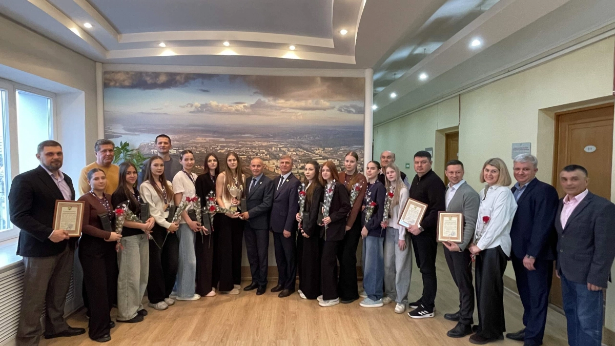 В Новочебоксарске поздравили призеров Чемпионата России по волейболу