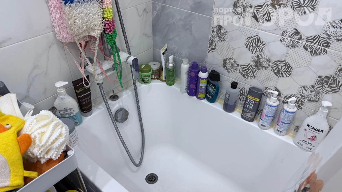 Пластиковый уголок — полный колхоз: вот как на самом деле герметизировать стык ванны и стены