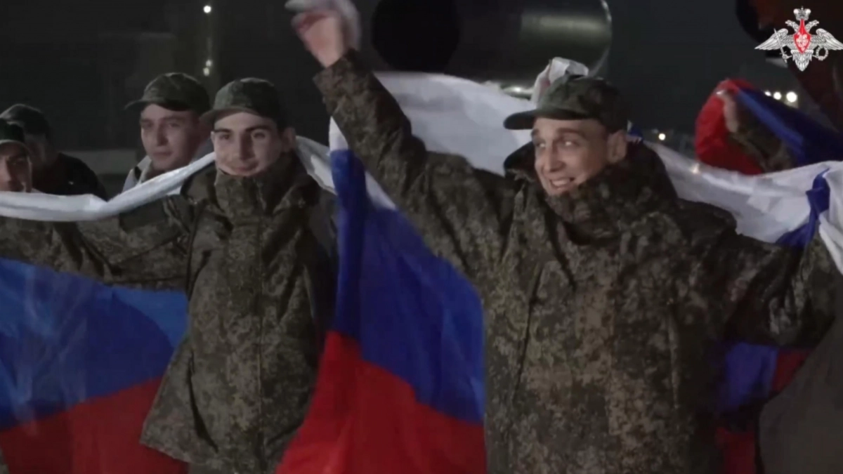 Россия и Украина обменялись пленными: домой вернулись 175 военных и семеро курян