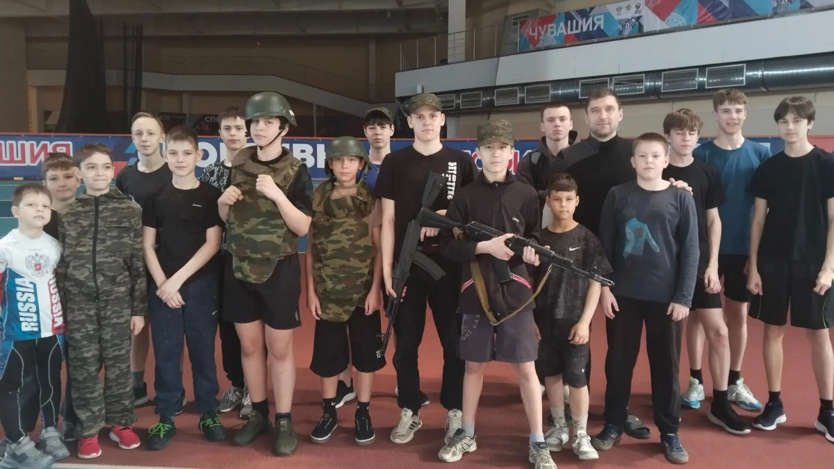 Новочебоксарских спортсменов познакомили с особенностями подготовки военных