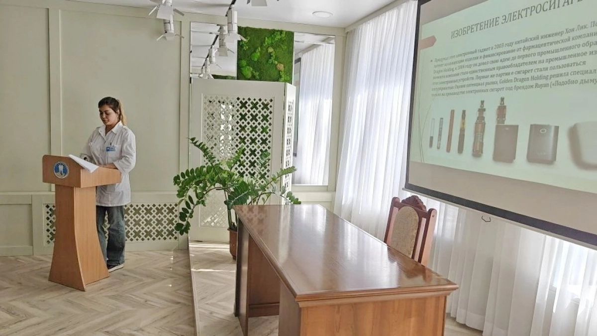 Новочебоксарские стоматологи объяснили, чем именно опасны вейпы для зубов и десен