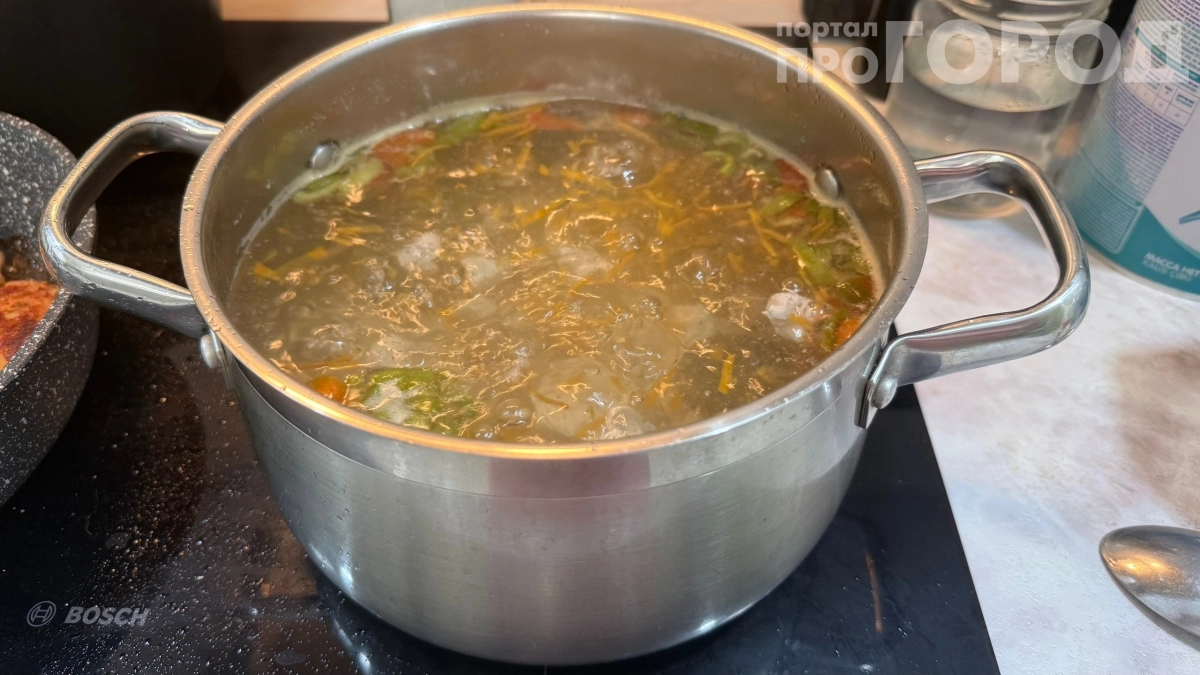 Добавила щепотку соды в суп — вкус изменился до неузнаваемости: рассказываю, в чём секрет