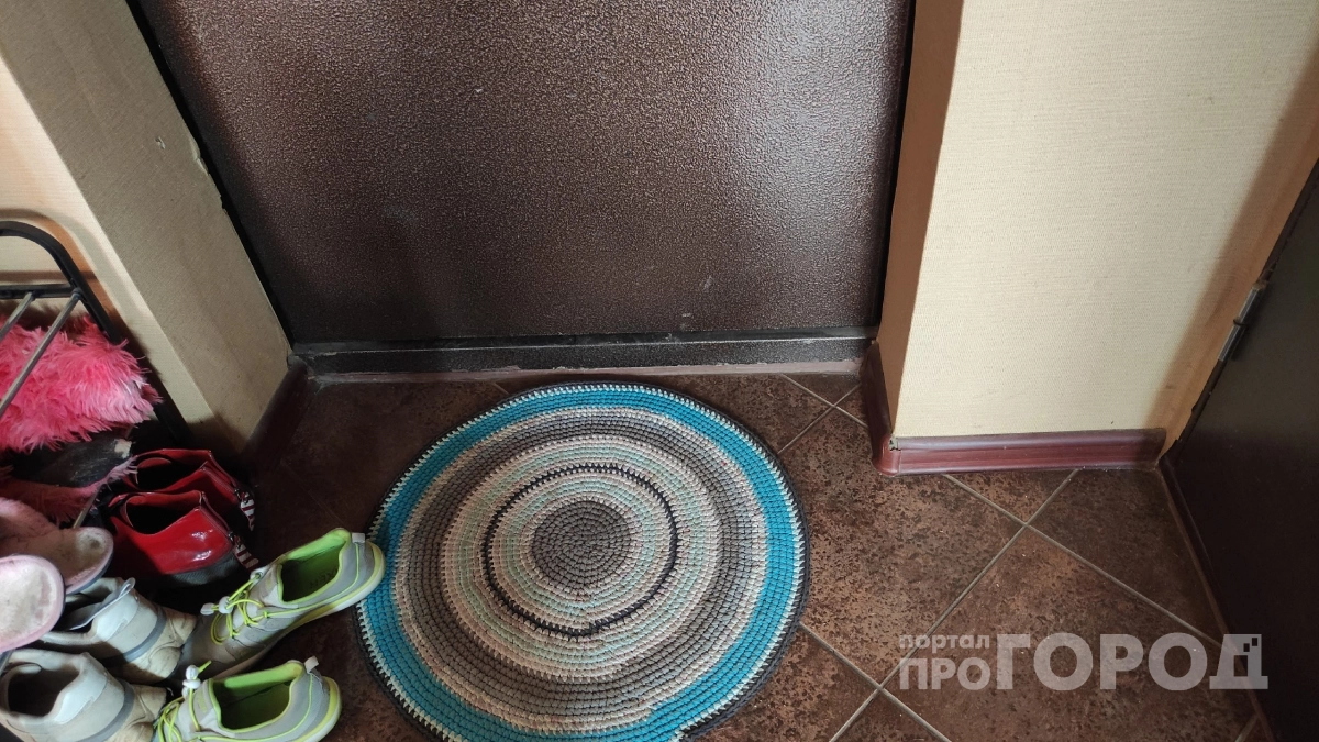 Застелила всю квартиру вязаными ковриками, а теперь «мучаюсь»: вот почему я раз и на всегда отказалась от рукоделия 