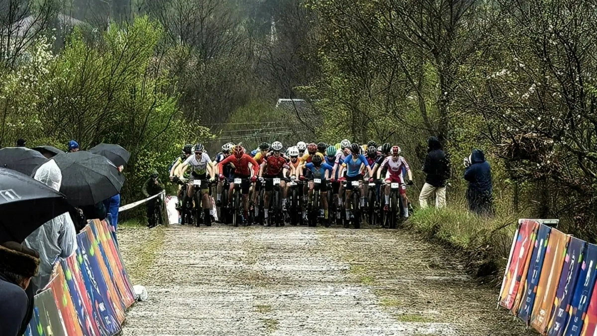 Дождь не помеха: спортсменка из Новочебоксарска взяла серебро на старте сезона кросс-кантри