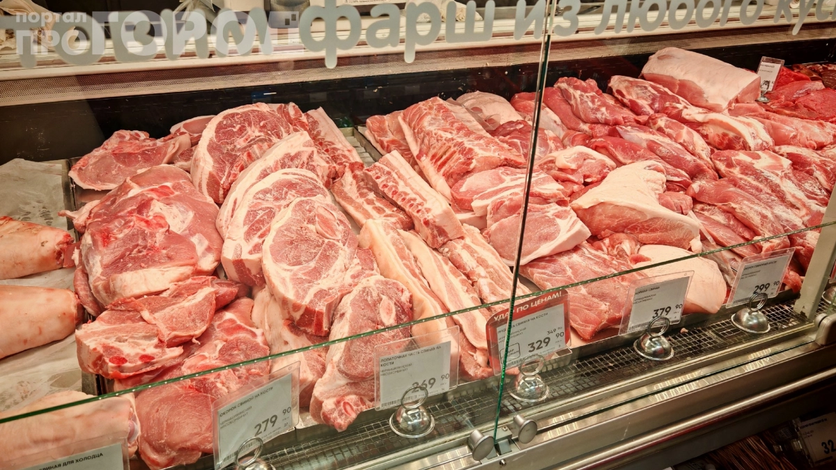 Пенсионеры уже закупаются мясом впрок: эксперт предсказал резкое падение цен 