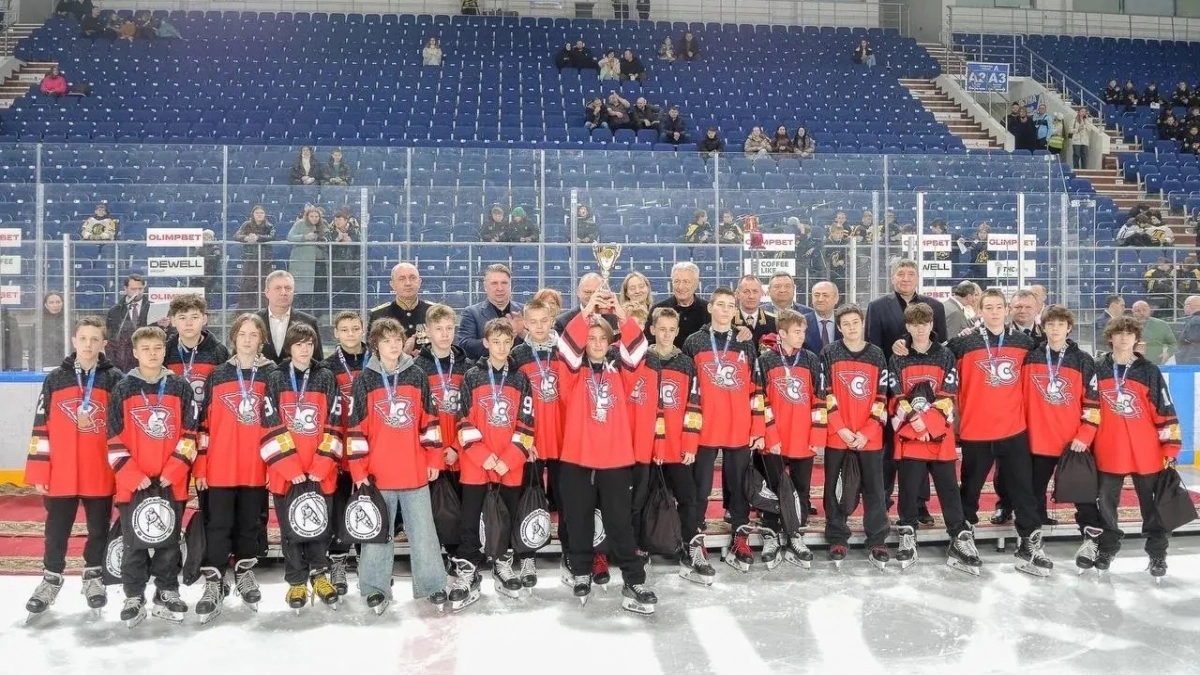 Родители хоккеистов "Сокол-2011" после собрания с тренерским составом остались в тревоге и неизвестности