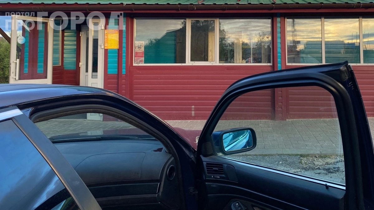 Монета под ручкой двери авто — тревожный знак: что это значит и почему нельзя просто выбросить её — проверьте машину