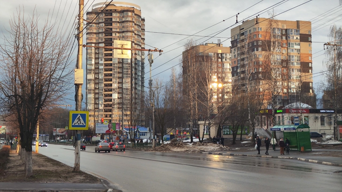 Желтый уровень опасности: порывы ветра угрожают свету и связи в Чувашии