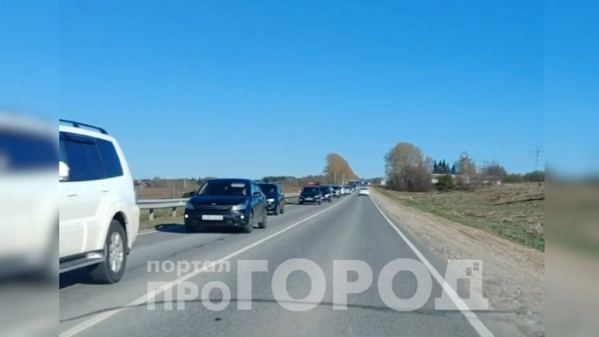 Новочебоксарцы возвращаются домой после выходных: на трассе по пути в город собралась рекордная пробка