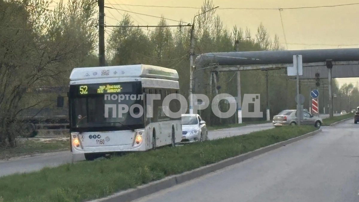 В промзоне Новочебоксарска троллейбус снес светофор