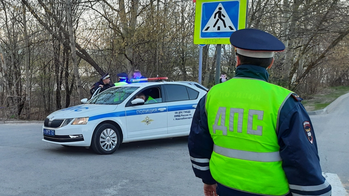 Остановил инспектор ГИБДД: сзади пассажир не пристегнут и выписываю штраф - кто должен платить и как действовать 