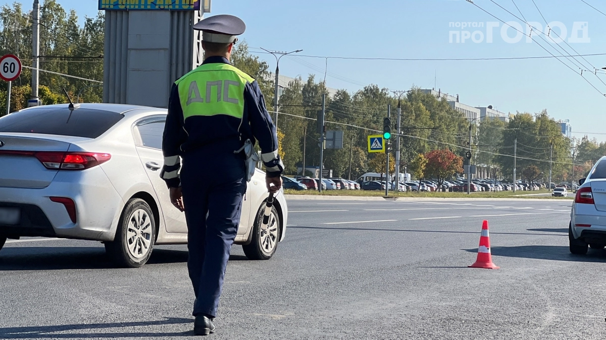 Верховный суд поставил точку в споре водителей и ГИБДД: можно ли наехать одним колесом на сплошную — и не лишиться прав