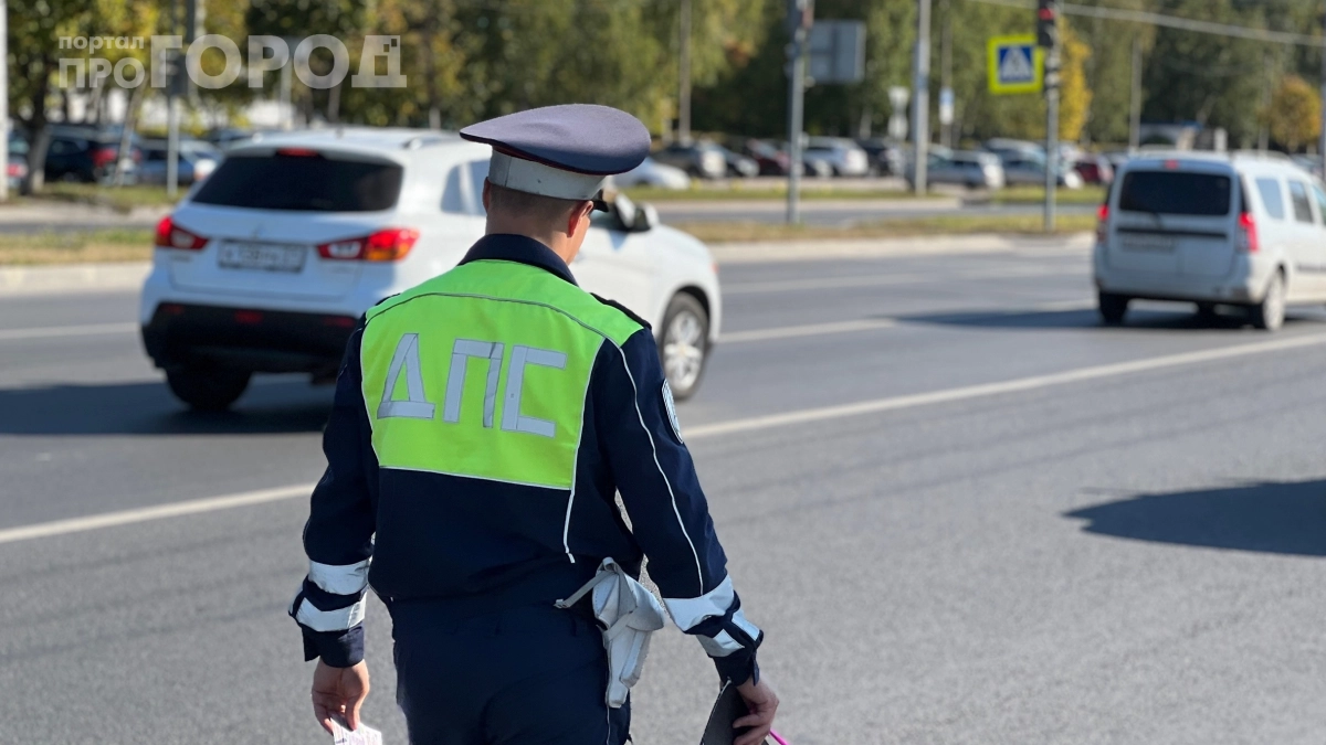 Автоюрист поставил точку: что делать, если инспектор просит показать телефон — как не попасть в ловушку