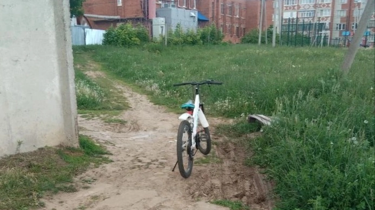 В Кугеси ищут питбайкера, который сбил школьницу на велосипеде