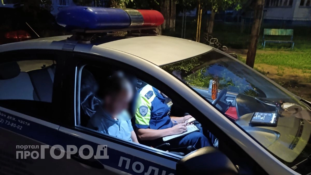 В Новочебоксарске задежали пьяного водителя, который повредил несколько машин