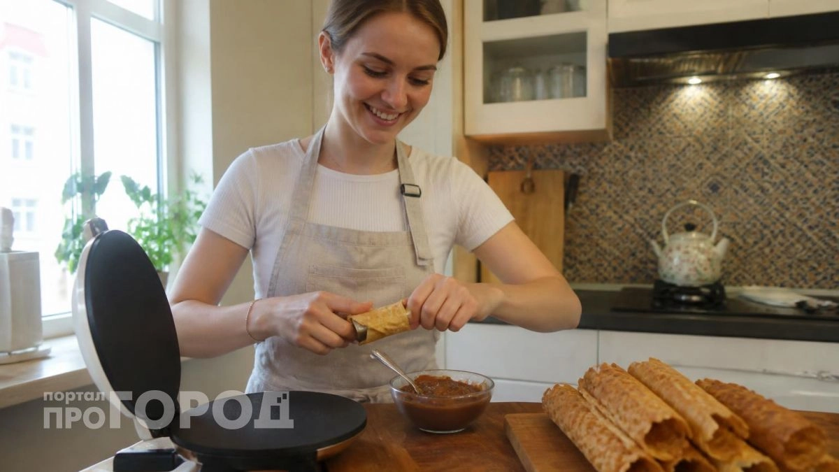 Вафельница не понадобится: хрустящие вафельные трубочки со сгущенкой прямо на сковороде