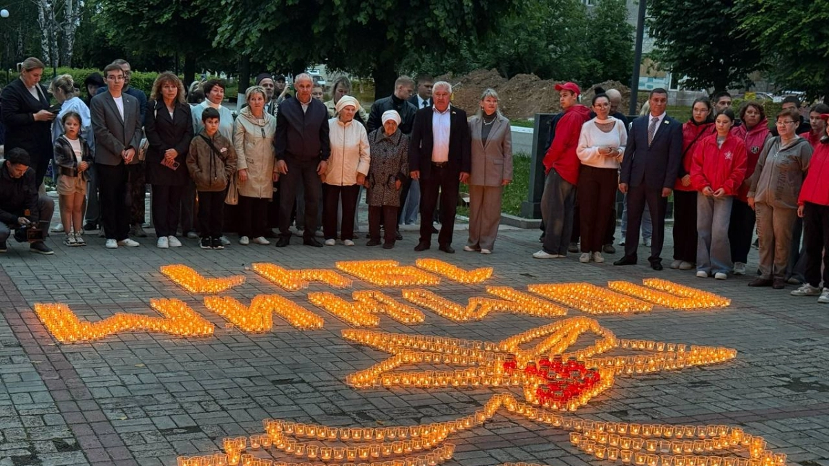 Новочебоксарцы зажгли свечи в память о 85-й годовщине начала Великой Отечественной войны