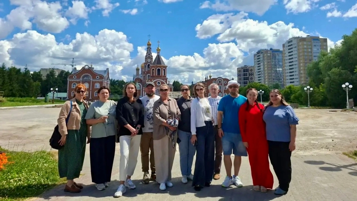Гостям Новочебоксарска провели экскурсию по главным достопримечательностям города