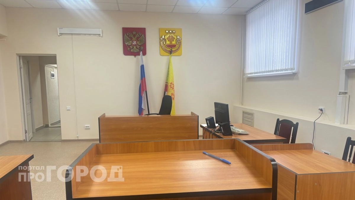 Суд наказал директора управляющей компании за угрозу жизни людей: зимой снежная глыба упала на авто