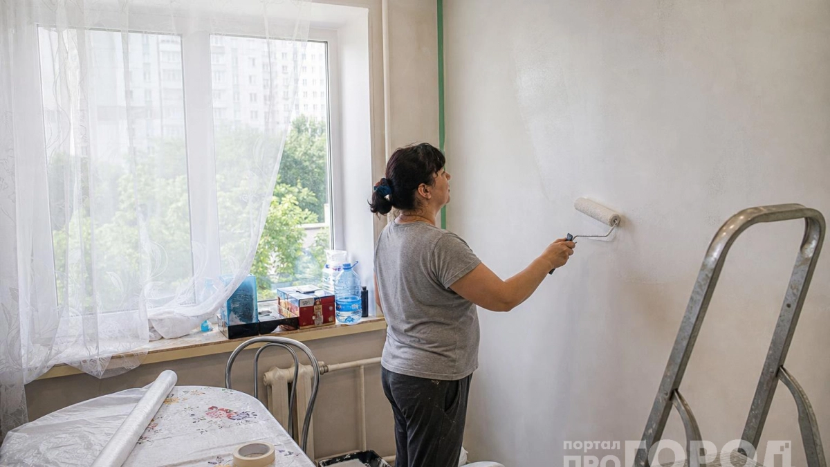 Пожалела денег на дорогую отделку кухни: из 4 дешевых средств сделала краску для старой мебели — выглядит как новая