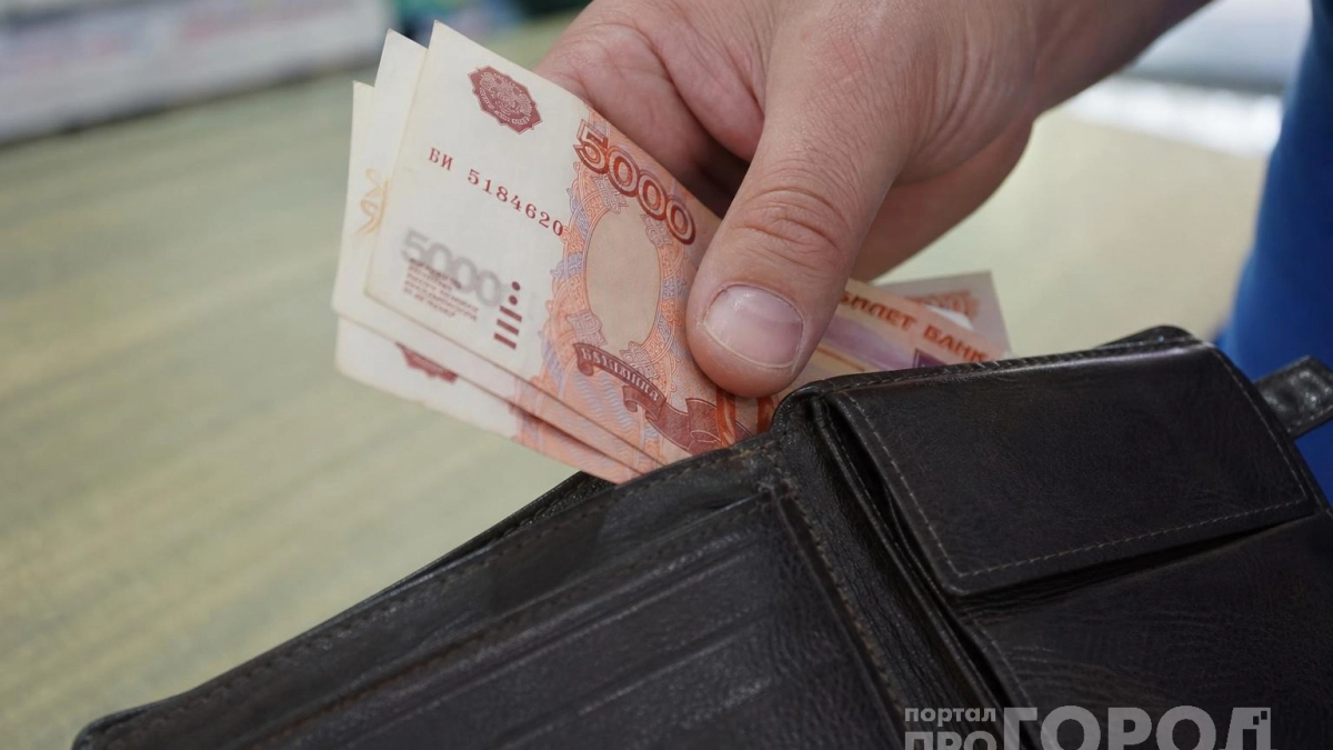 «Ничего делать не буду»: юрист рассказал, что на самом деле нужно знать о доплате за коллегу в отпуске