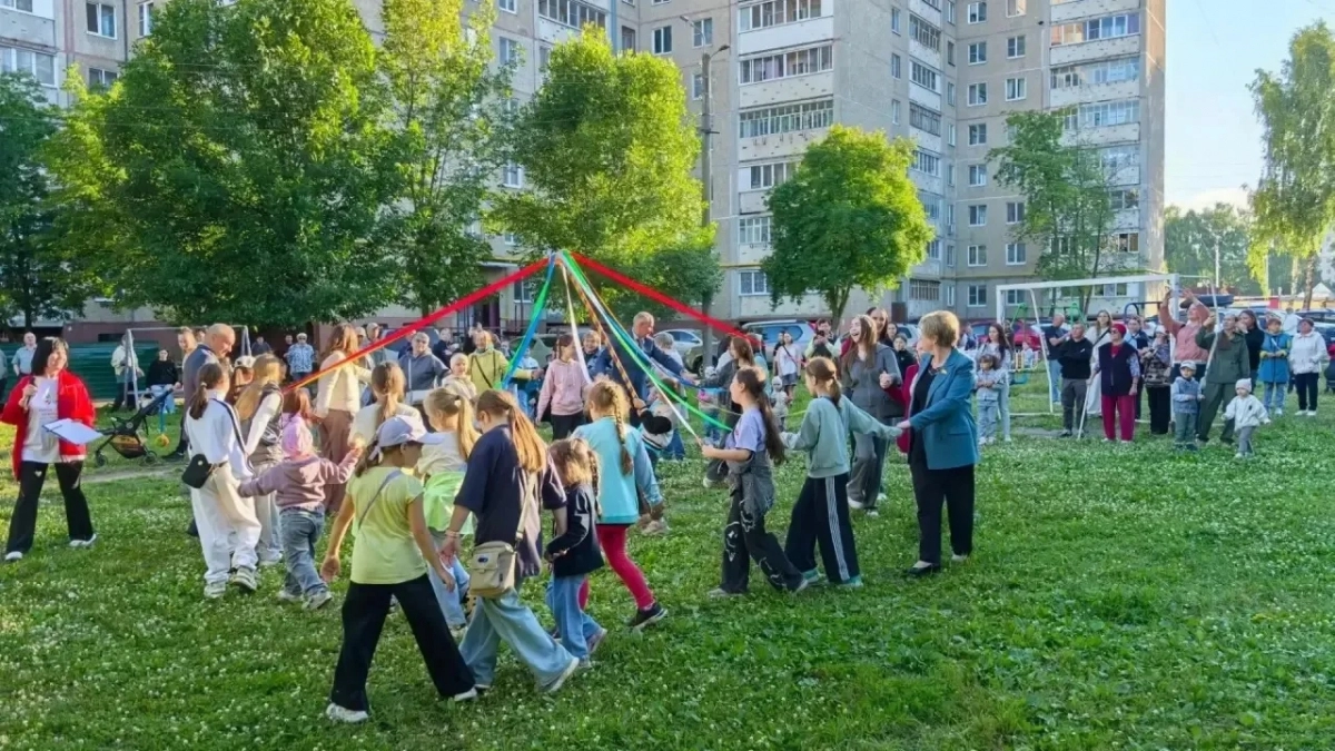 Призыв к "Ниме" и ракетная опасность: как прошел праздник двора в Новочебоксарске 