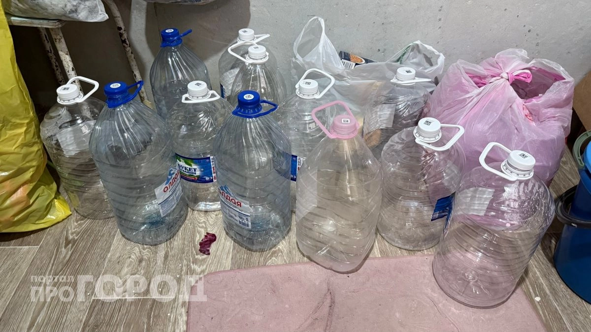 Врач объяснил, сколько можно держать питьевую воду в пластиковых бутылях
