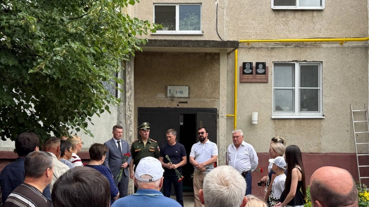 Погибли с разницей в один день: память братьев-героев СВО увековечили в Новочебоксарске