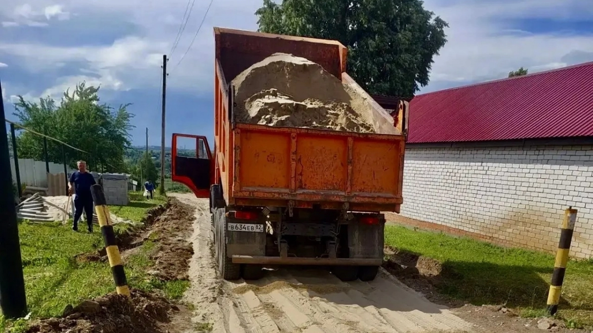 В деревне на окраине Новочебоксарска начался ремонт дороги