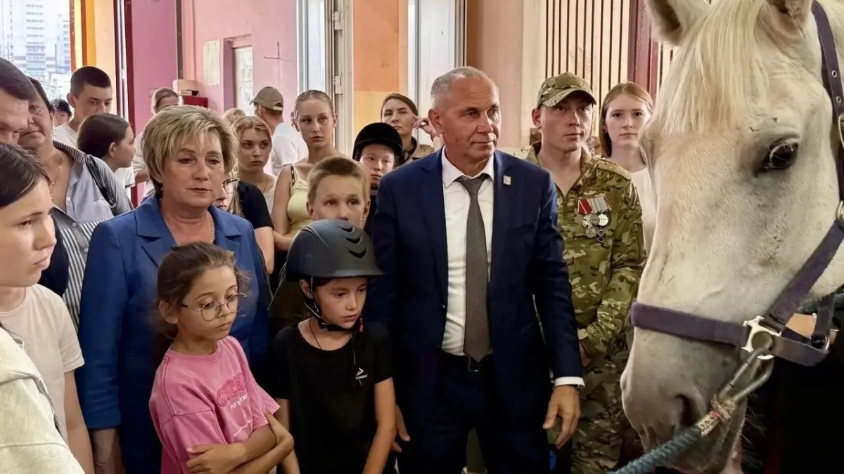 В конную школу Новочебоксарска наведались городские власти