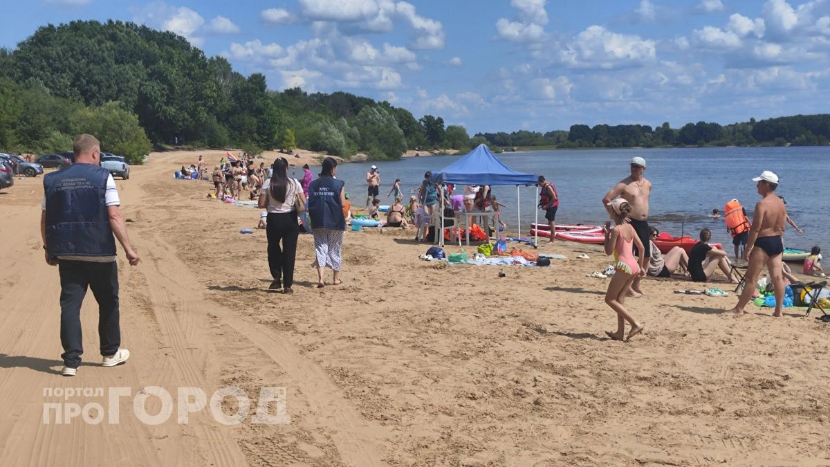 Новочебоксарцы купаются в запрещенных местах и в штыки встречают патрулирующих набережную