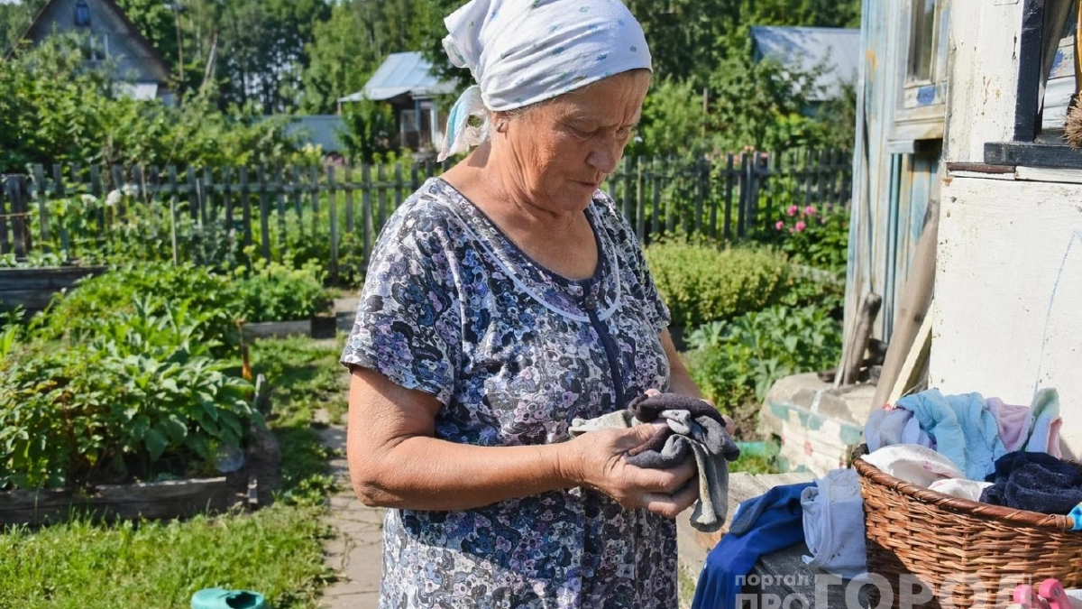 Старые носки в мусор не летят, делаю полезные вещи для дачи: 3 классных идеи без иголки и машинки