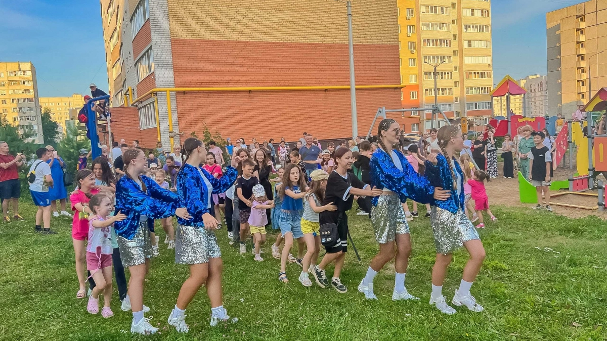 В Новочебоксарске проходят концерты прямо во дворах горожан