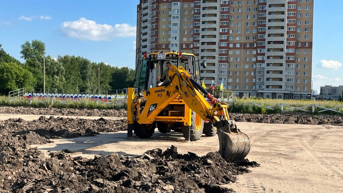 В конно-спортивной школе Новочебоксарске трудятся над конкурным полем