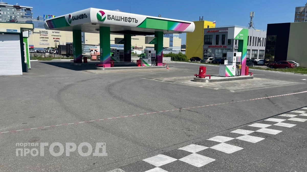 Новочебоксарец лишился денег на карте, пытаясь найти бензин