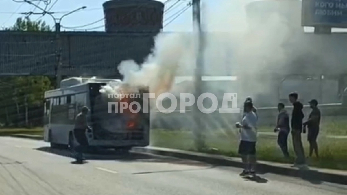 По пути в Новочебоксарск автобус заволокло дымом, был виден огонь