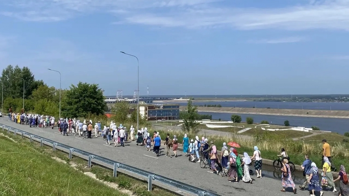 Верующие Новочебоксарска прошли крестным ходом по городским храмам