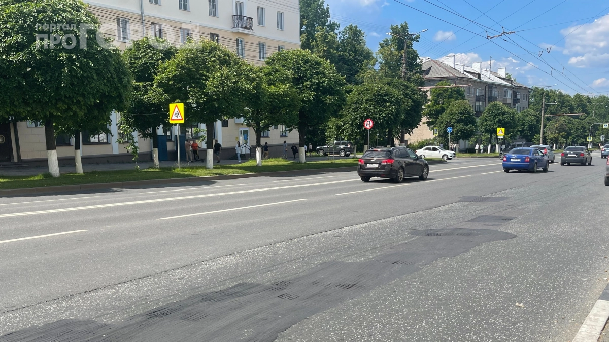 Годами делал неправильно: вот какой поворотник включать при въезде на кольцо — разъяснение ГАИ