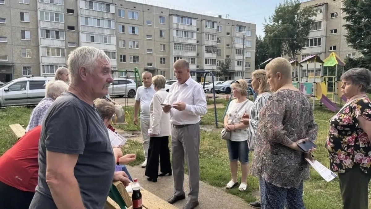 Жильцы одного из домов в Новочебоксарске решили отремонтировать тротуары