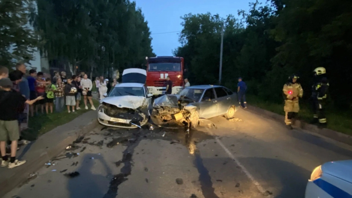 В Новочебоксарске после выезда на встречную полосу в ДТП пострадали два человека