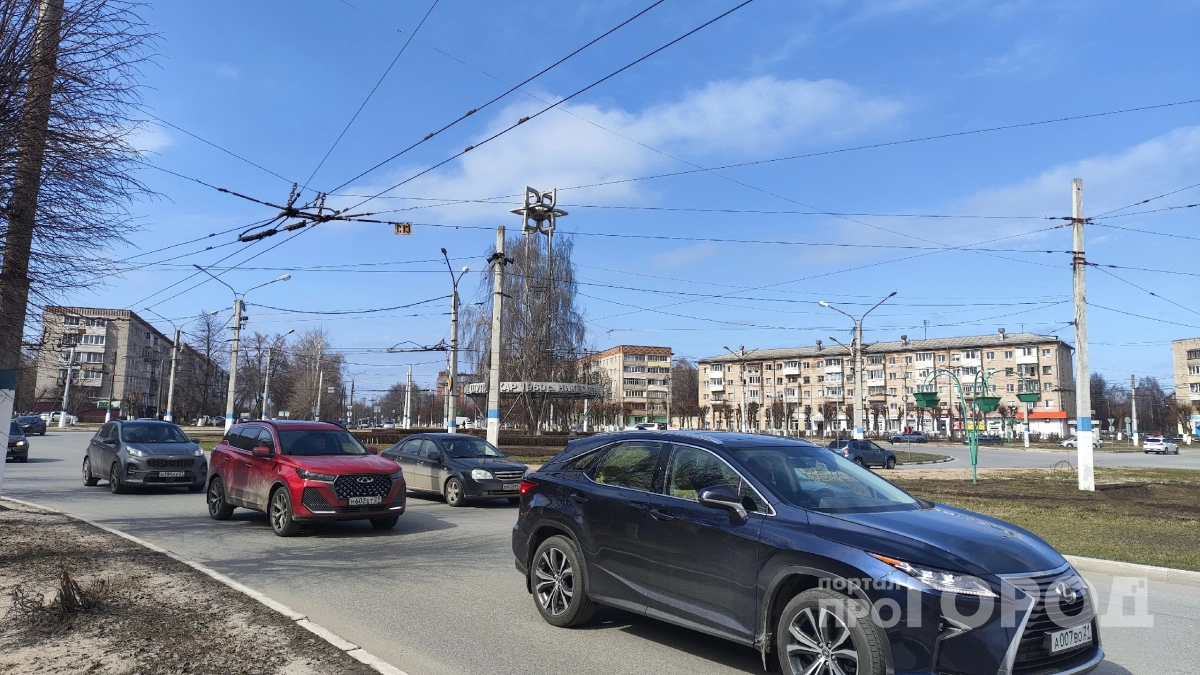 Верховный суд пояснил: какой поворотник нужно включать водителю при въезде на кольцо — правый или левый